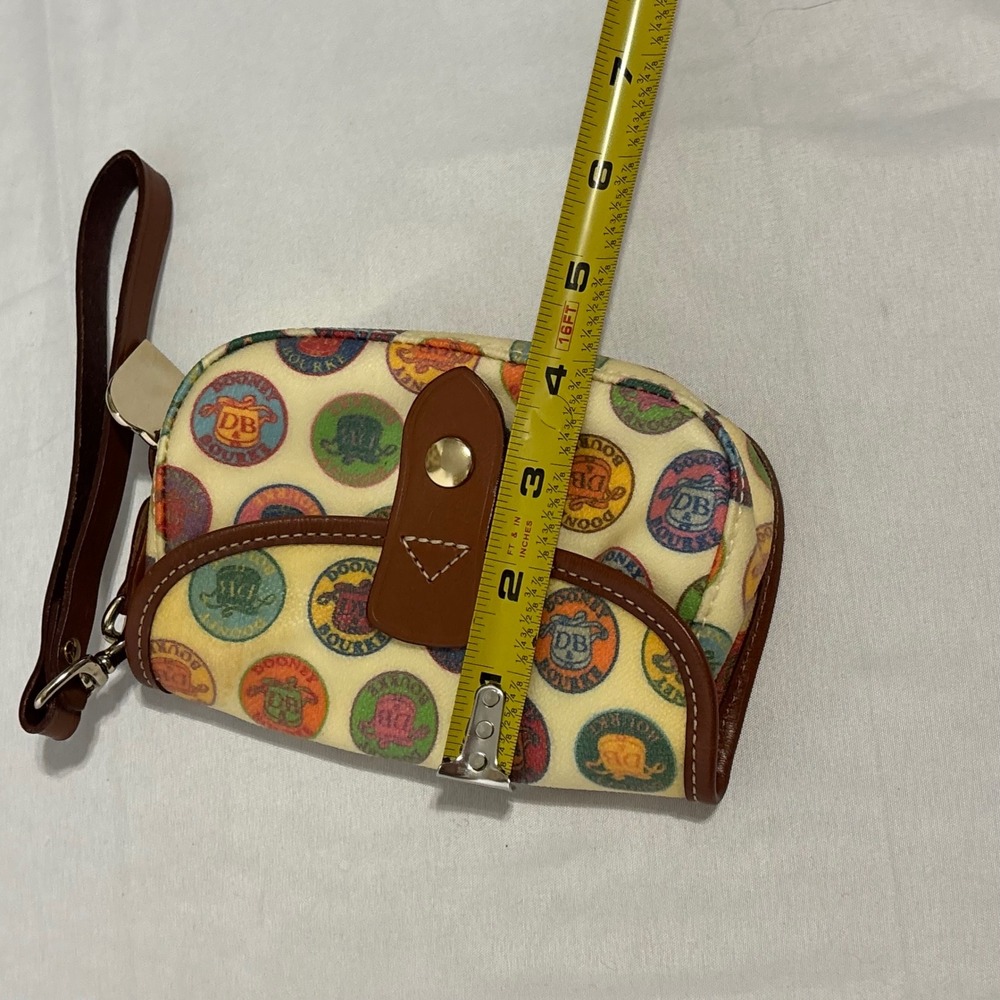 DOONEY & BOURKE adorable wristlet with logo design and brown leather detailing - Picture 11 of 13